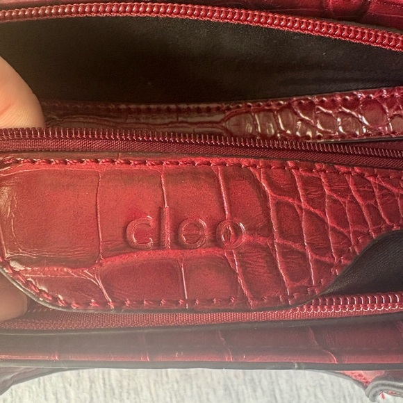 Cleo brand Elegant Red Crocodile-Embossed Handbag, top zip. Carry handle - Picture 6 of 6